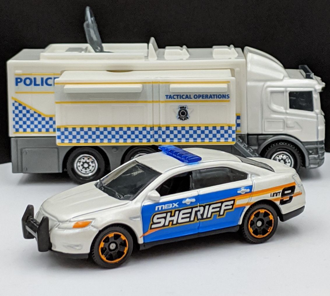 Ford Taurus Sheriff livery