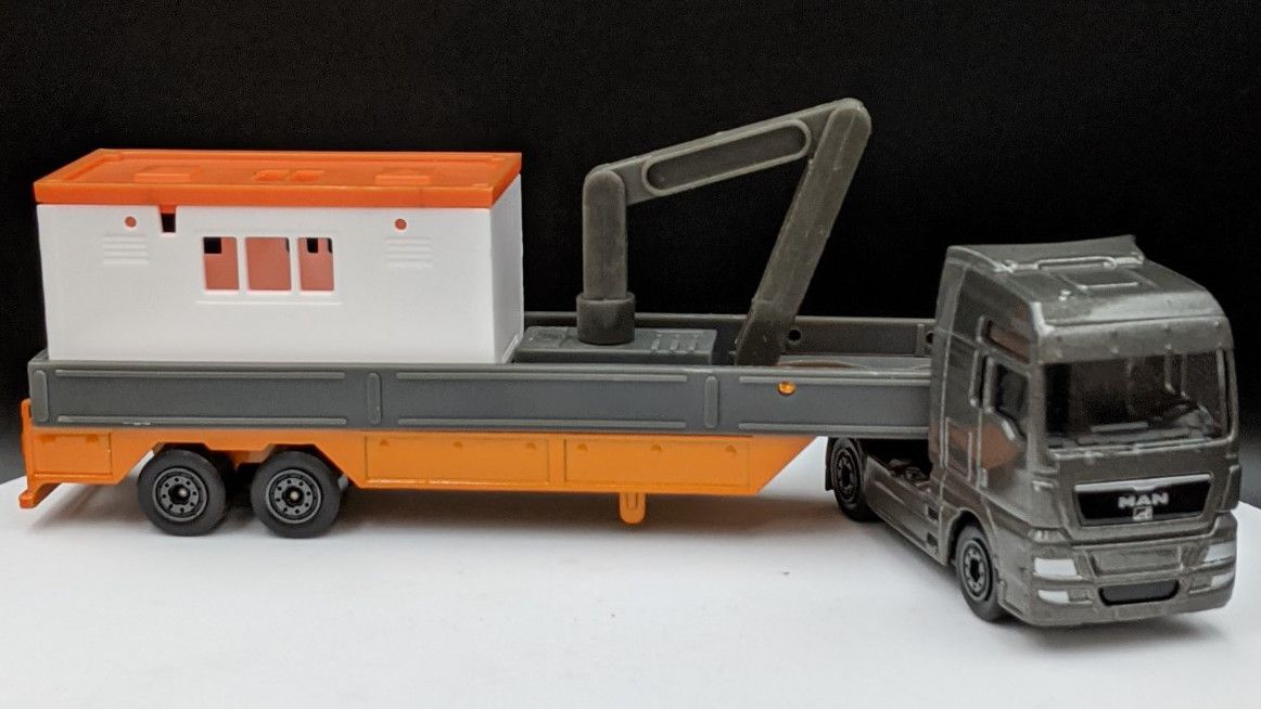 Portable Building and Crane Trailer & MAN Cabover