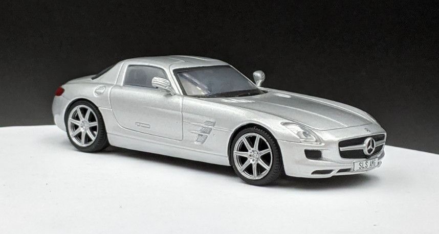 Mercedes Benz SLS