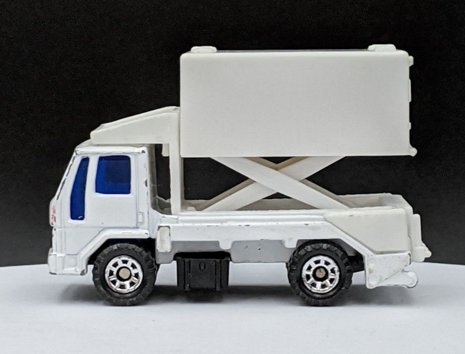 Ford Cargo Airline Food Service Truck
