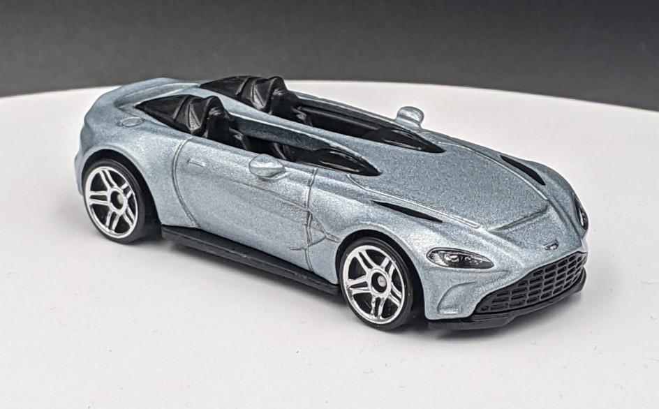 Aston Martin V12 Speedster